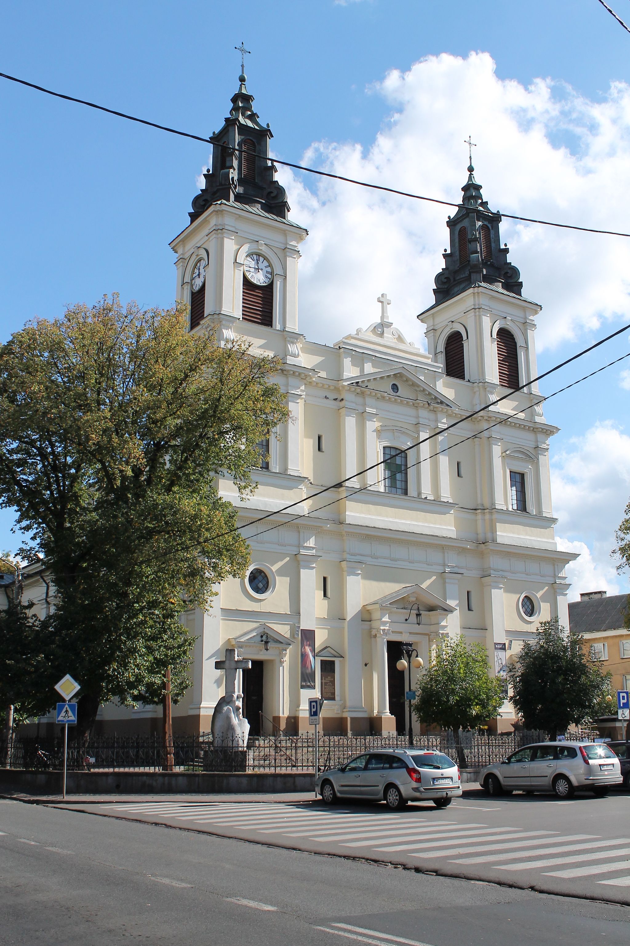 Kościół p.w. Przemienienia Pańskiego w Garwolinie konsekrowany w 1900 roku. Fot. Olga Ostolska, 2012 r. (CC BY-SA 3.0)
