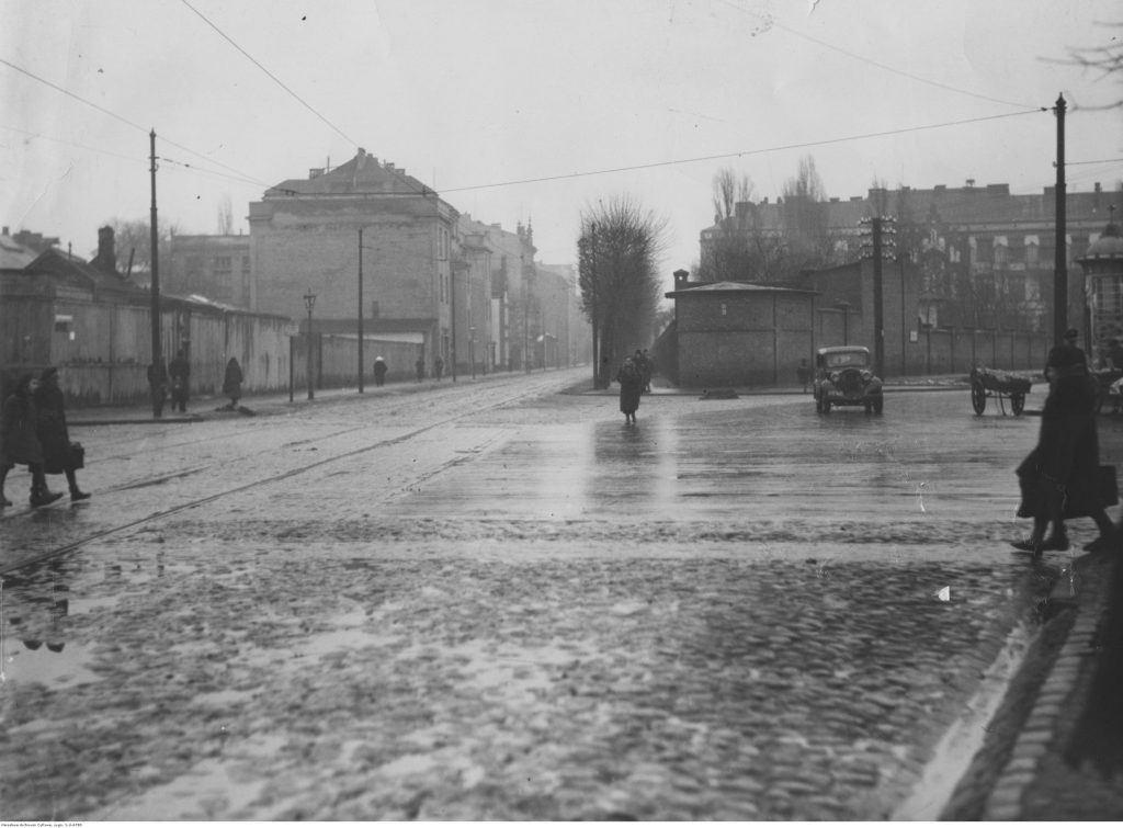 Skrzyżowanie ulic Nowogrodzkiej i Koszykowej. Fot. Ilustrowany Kurier Codzienny, 1937 r. (Narodowe Archiwum Cyfrowe)